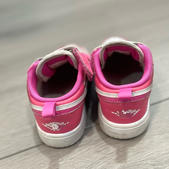 Nike Jordan 1 Low Alt Fire Pink/White/Iris Whisper shoes - Picture 5 of 6